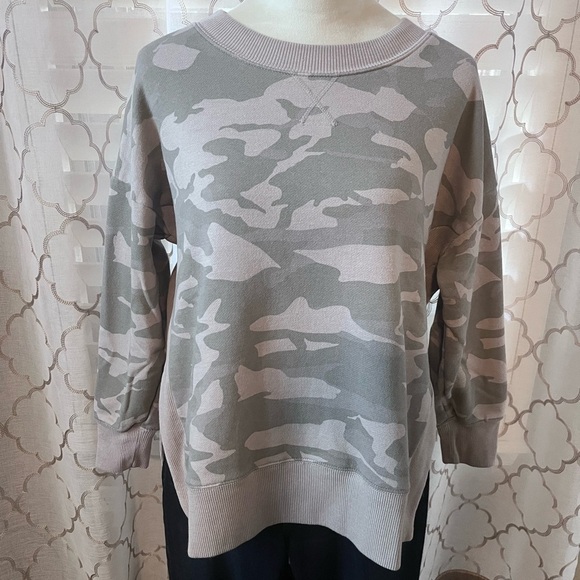 90 Degree Womens Long Sleeved Gray Beige Camo Sweatshirt Side Slit Size M - Picture 1 of 10